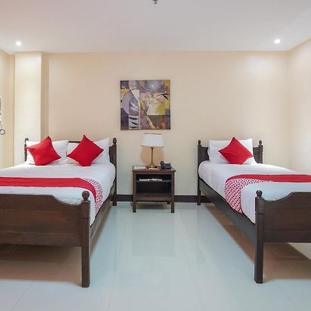 Oyo 236 Hotel Edmundo Pototan Ngoại thất bức ảnh