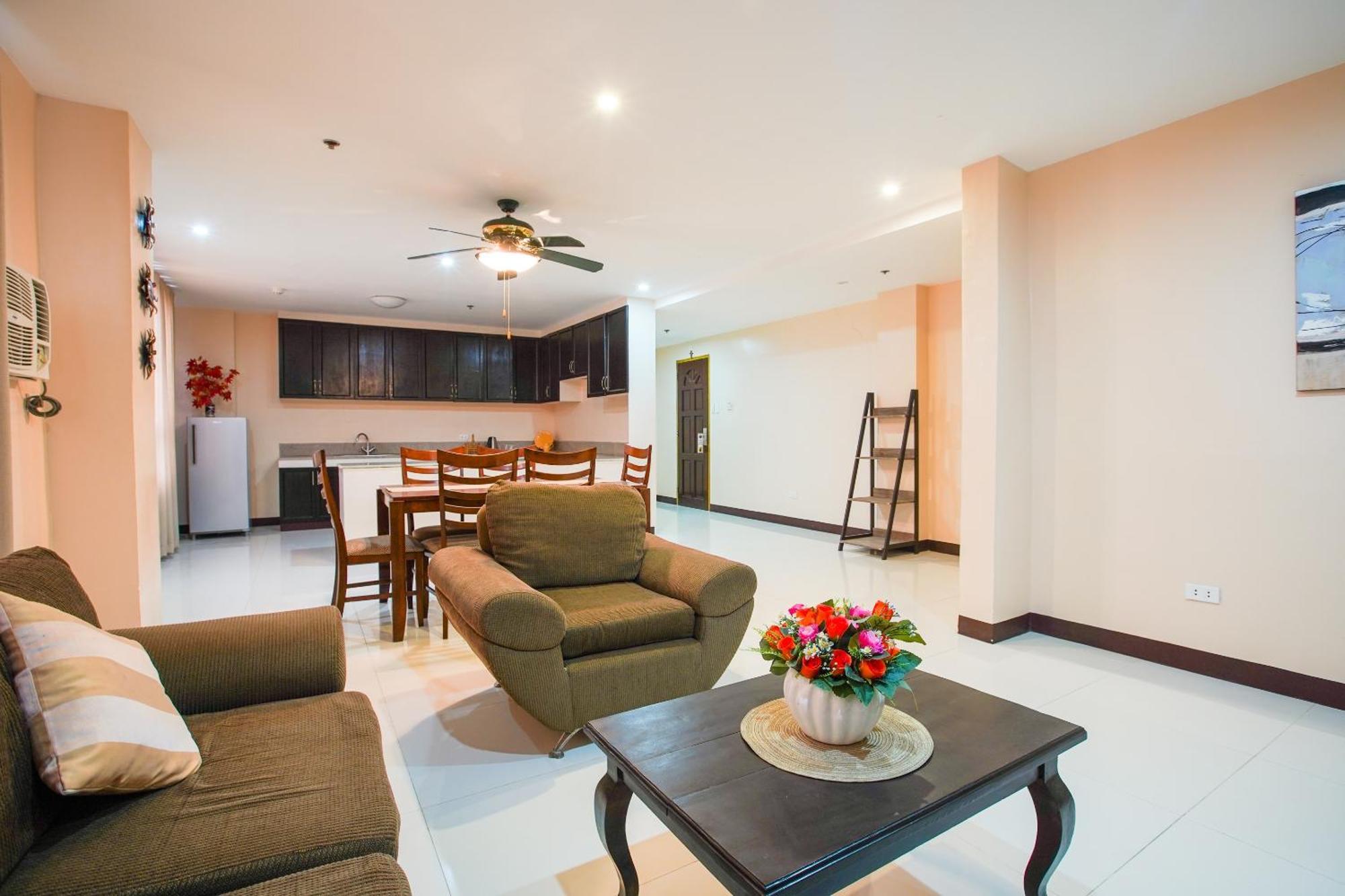 Oyo 236 Hotel Edmundo Pototan Ngoại thất bức ảnh