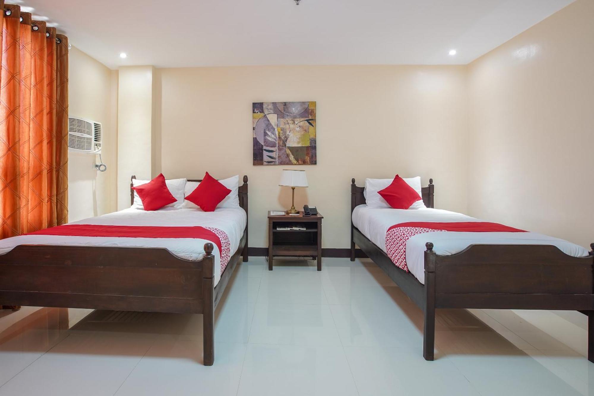 Oyo 236 Hotel Edmundo Pototan Ngoại thất bức ảnh