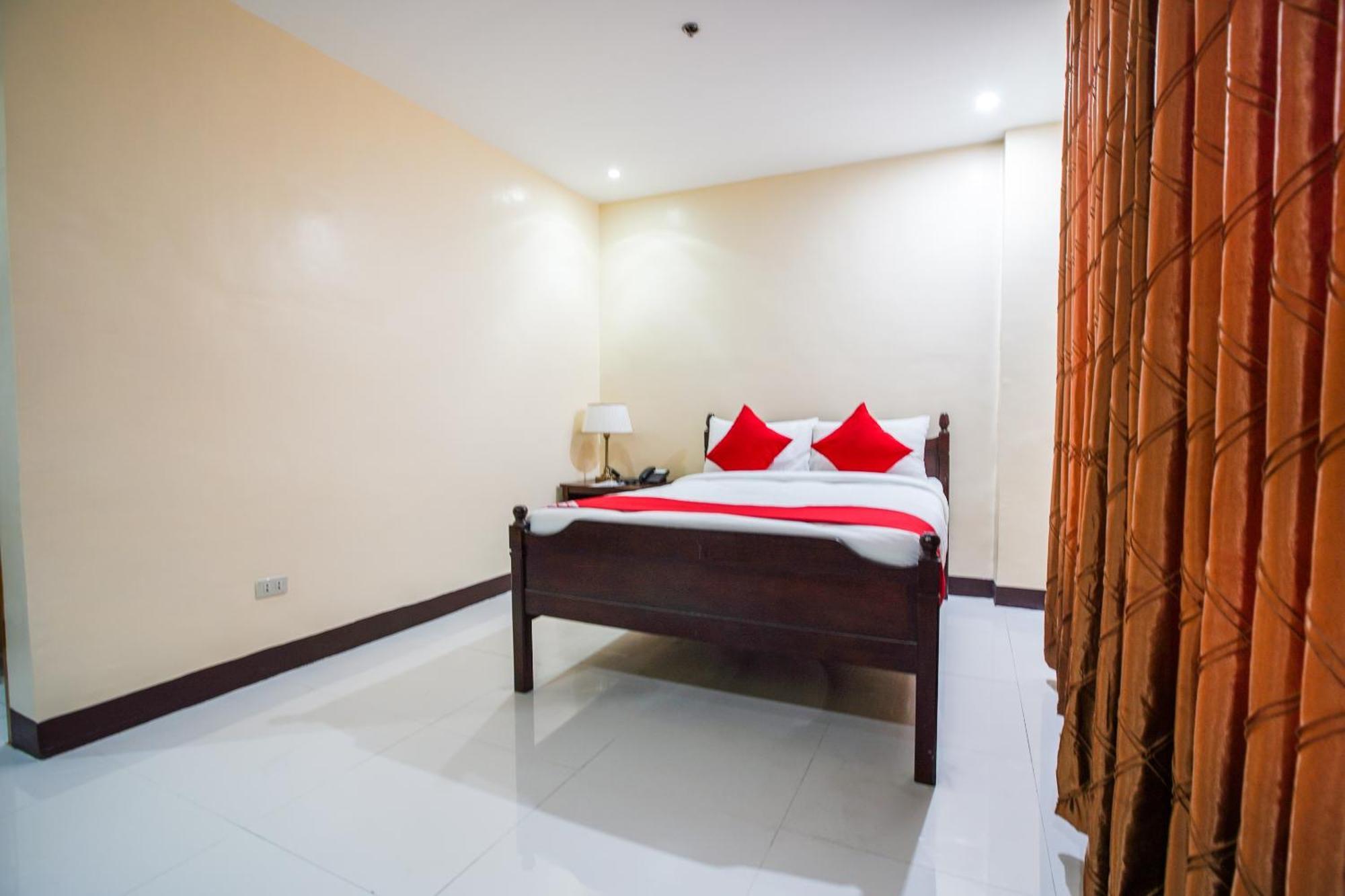 Oyo 236 Hotel Edmundo Pototan Ngoại thất bức ảnh