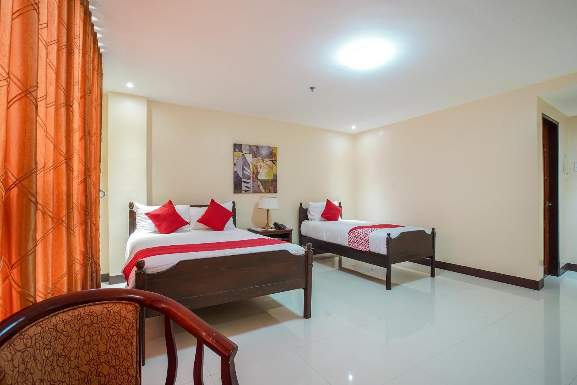 Oyo 236 Hotel Edmundo Pototan Ngoại thất bức ảnh