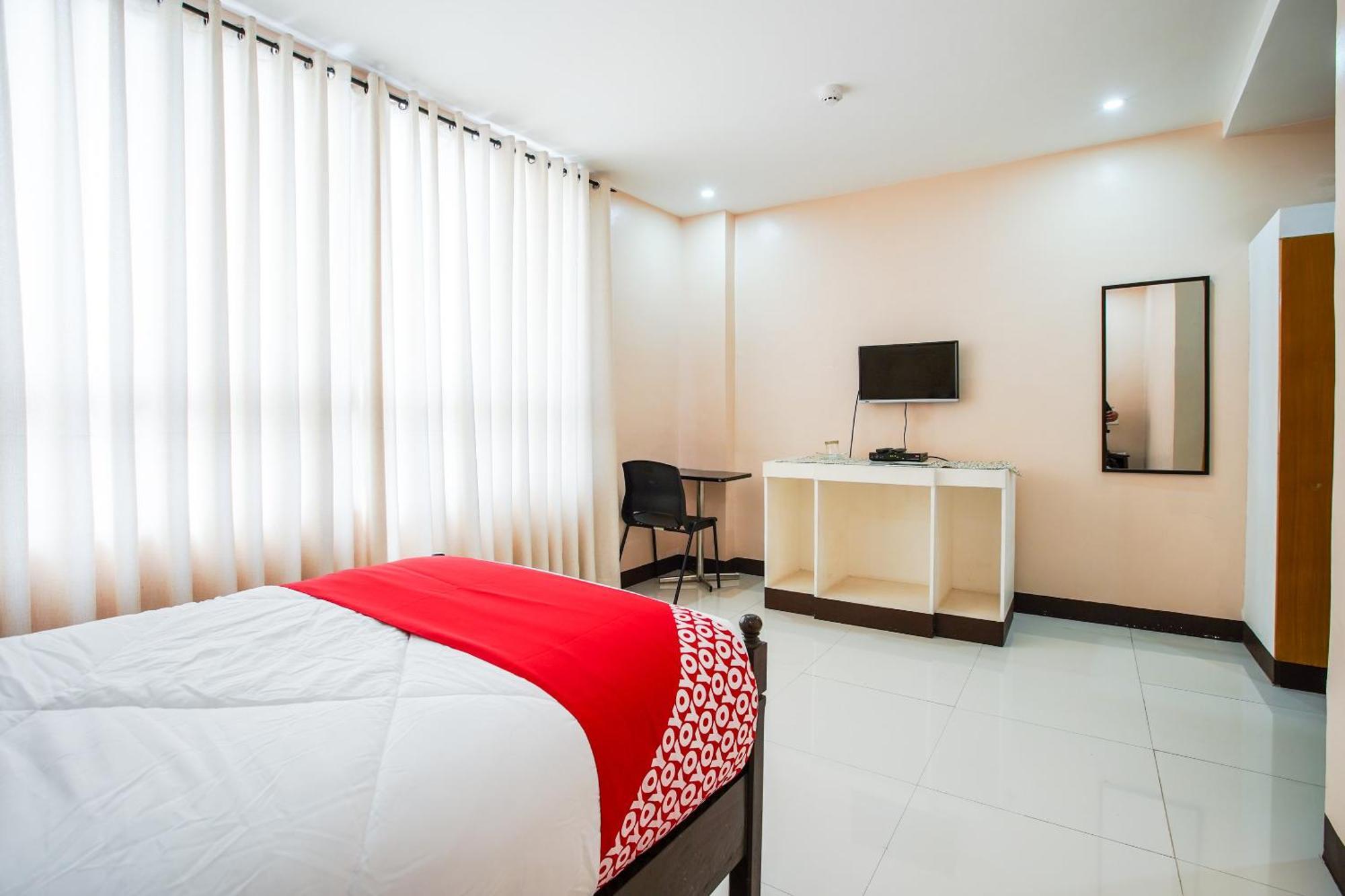 Oyo 236 Hotel Edmundo Pototan Ngoại thất bức ảnh