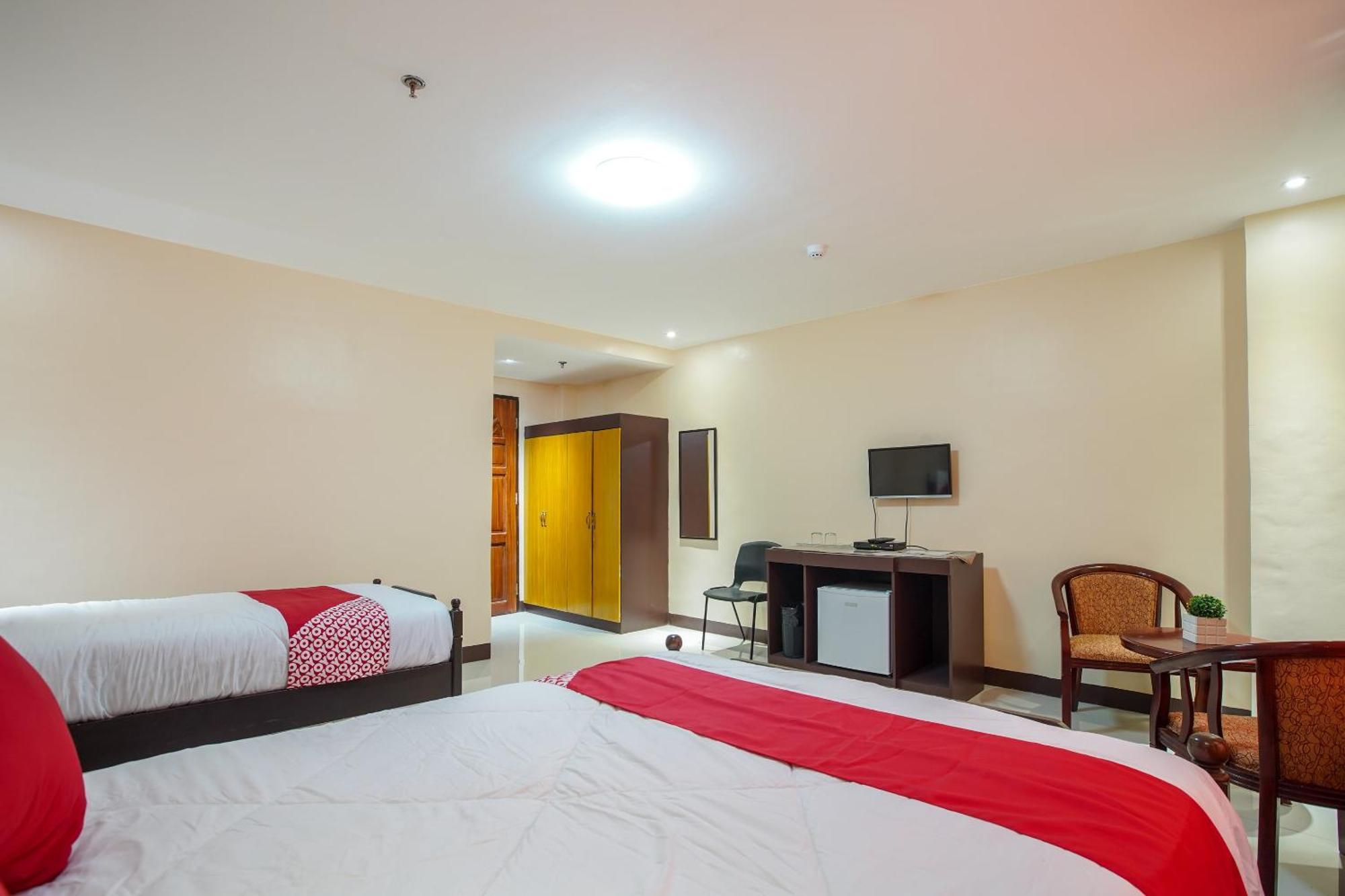 Oyo 236 Hotel Edmundo Pototan Ngoại thất bức ảnh