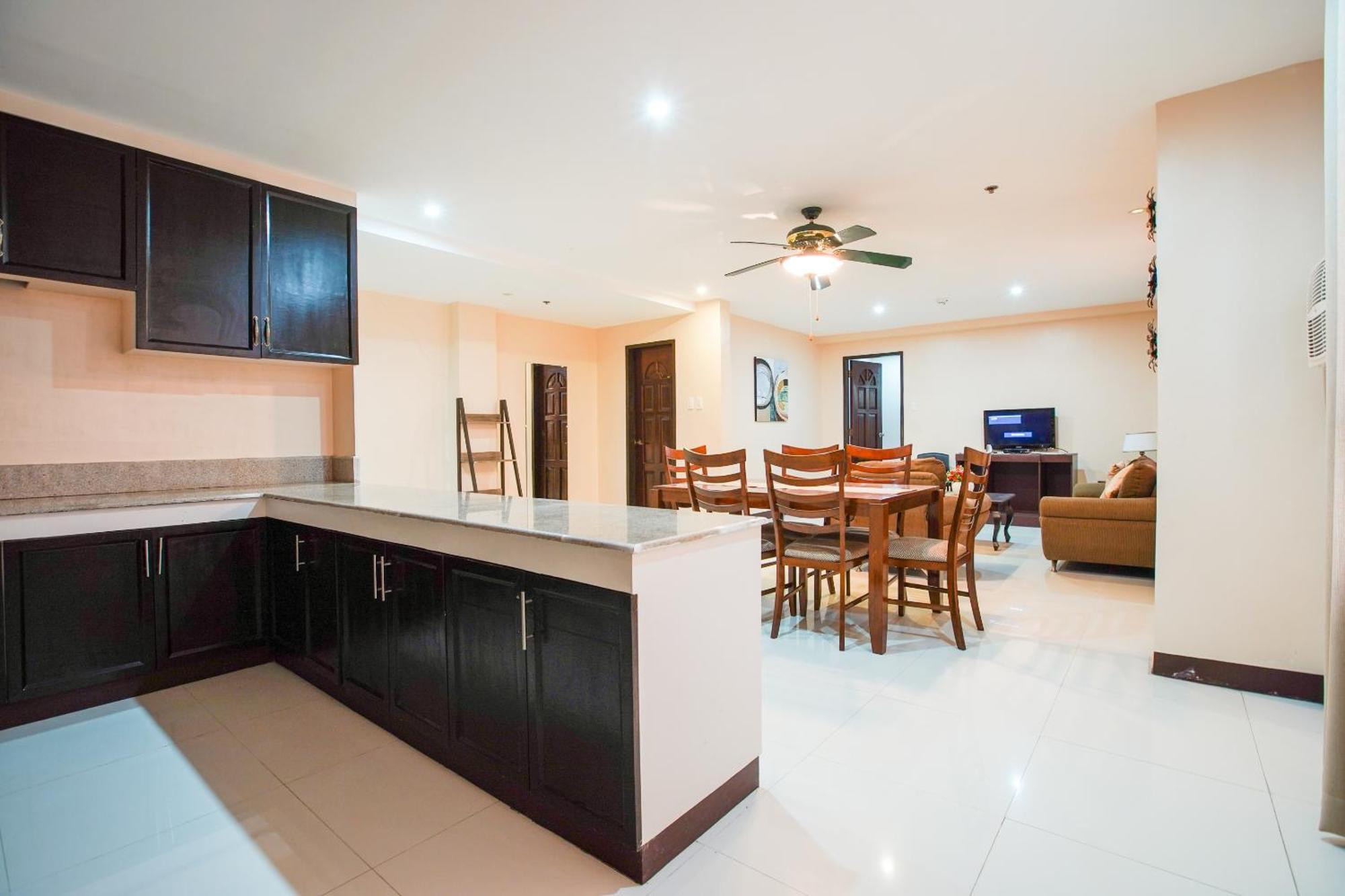 Oyo 236 Hotel Edmundo Pototan Ngoại thất bức ảnh