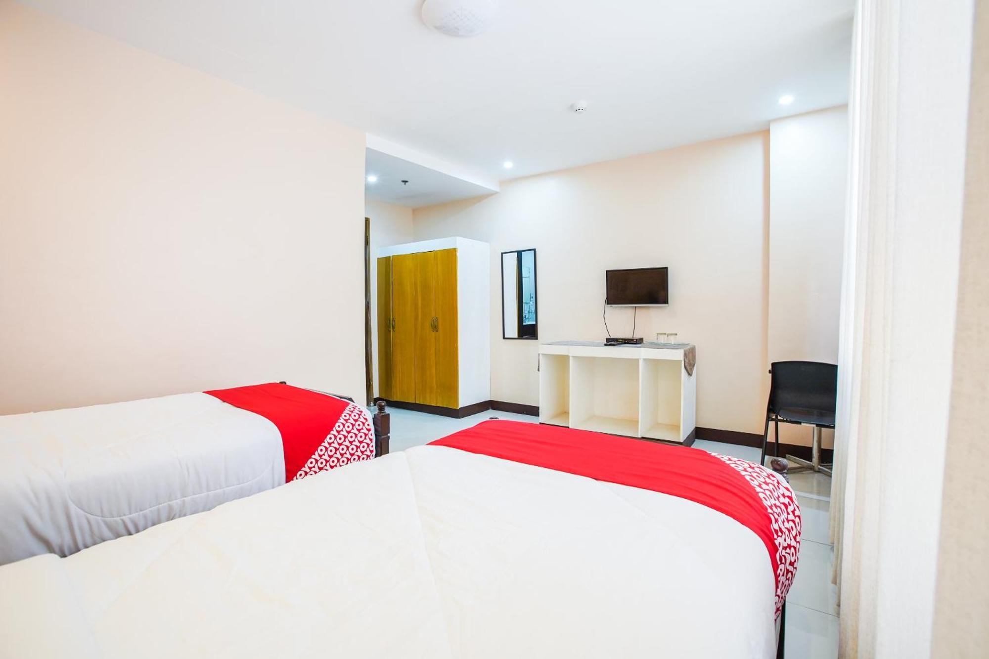 Oyo 236 Hotel Edmundo Pototan Ngoại thất bức ảnh