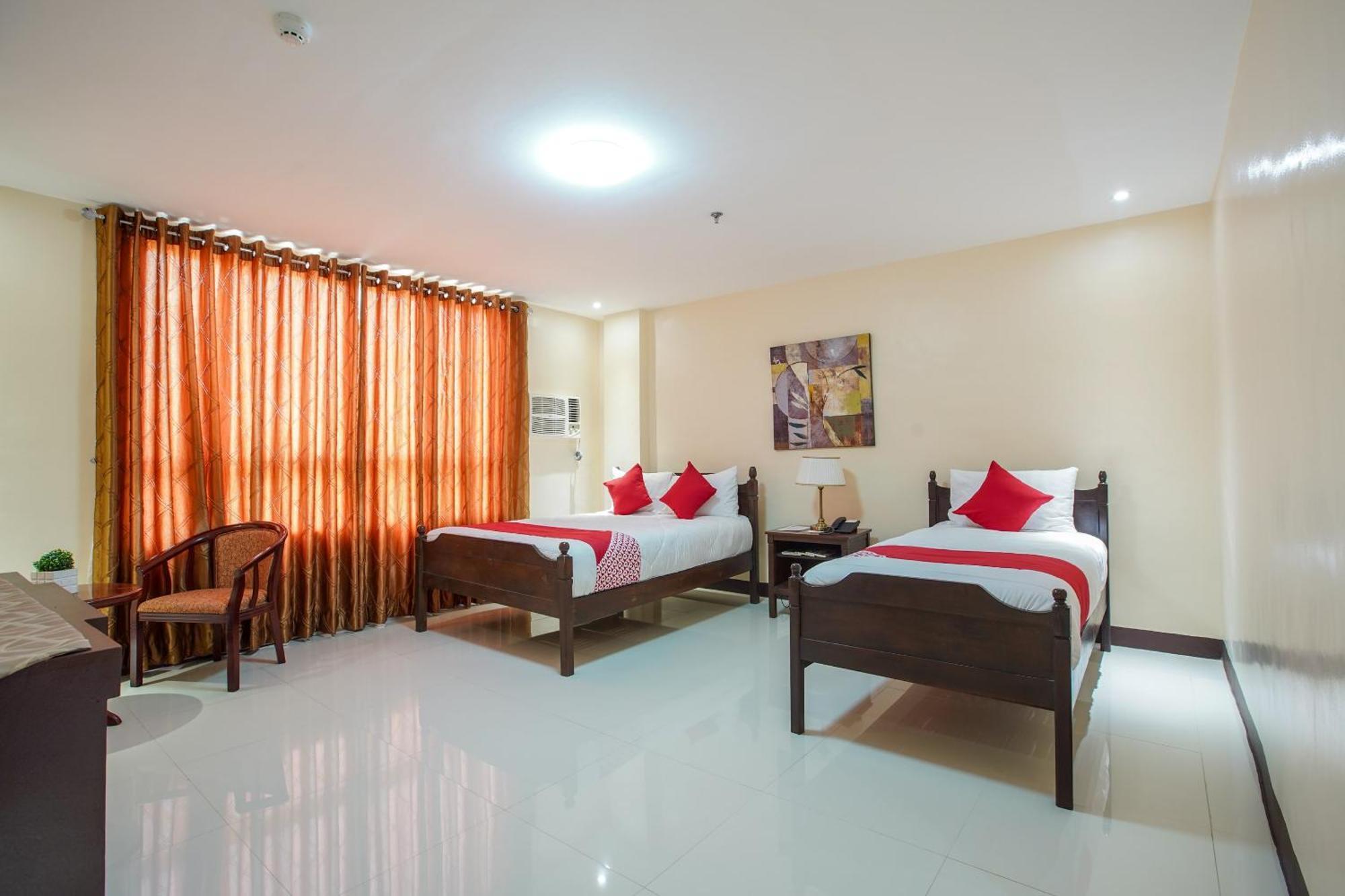 Oyo 236 Hotel Edmundo Pototan Ngoại thất bức ảnh