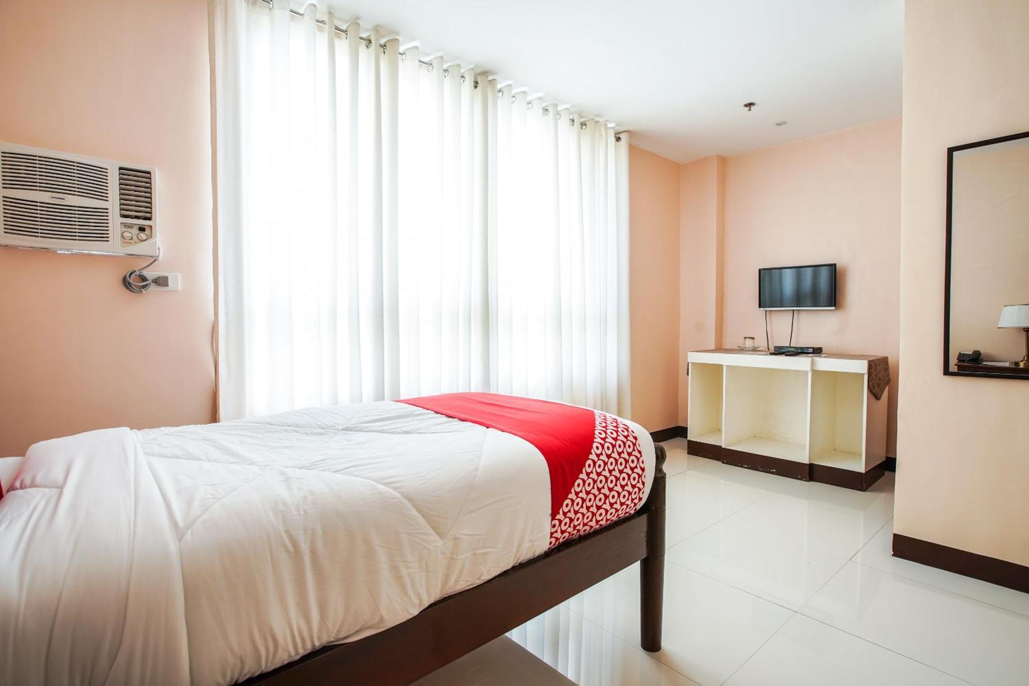 Oyo 236 Hotel Edmundo Pototan Ngoại thất bức ảnh