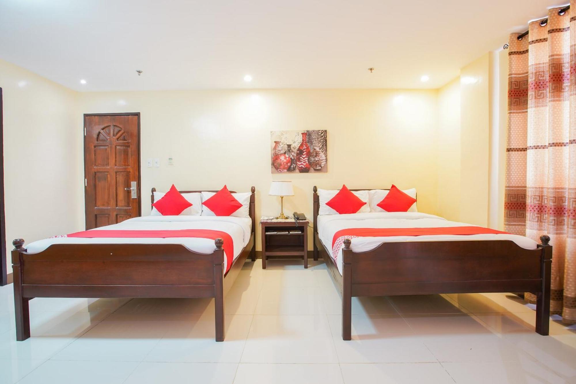 Oyo 236 Hotel Edmundo Pototan Ngoại thất bức ảnh