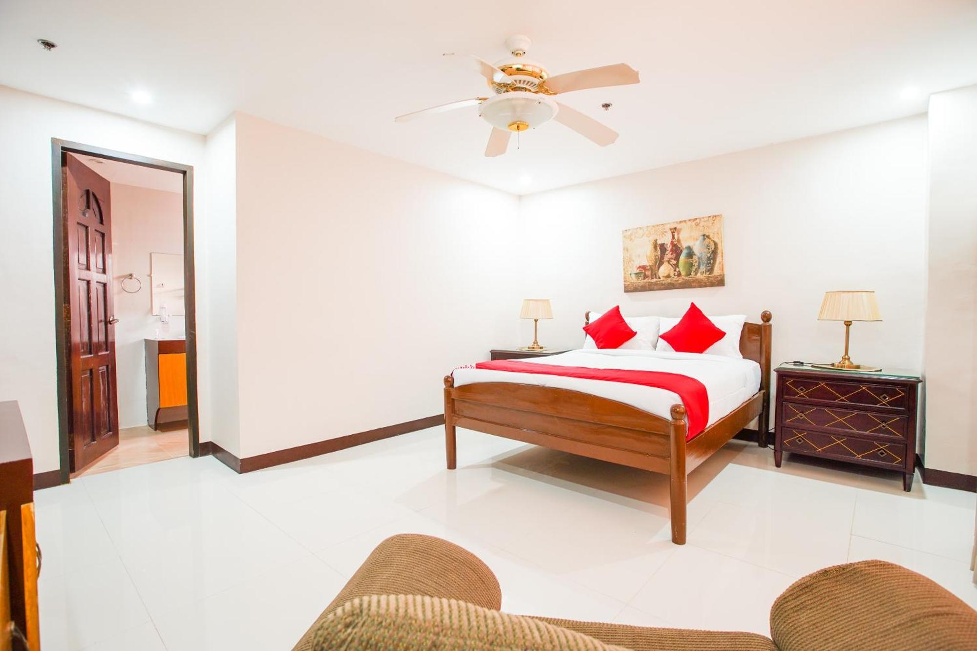 Oyo 236 Hotel Edmundo Pototan Ngoại thất bức ảnh
