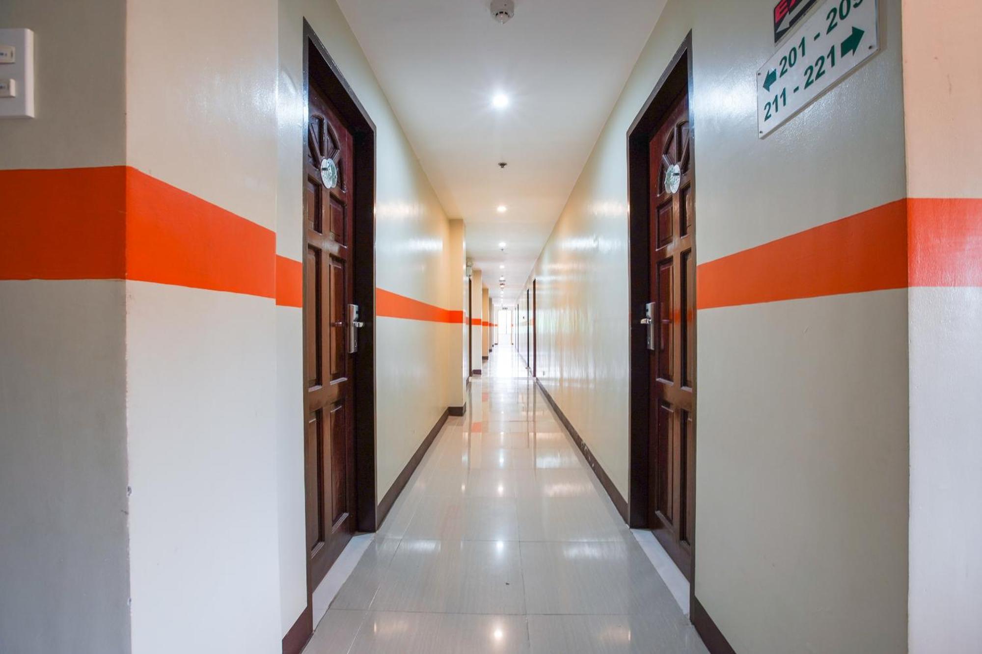 Oyo 236 Hotel Edmundo Pototan Ngoại thất bức ảnh