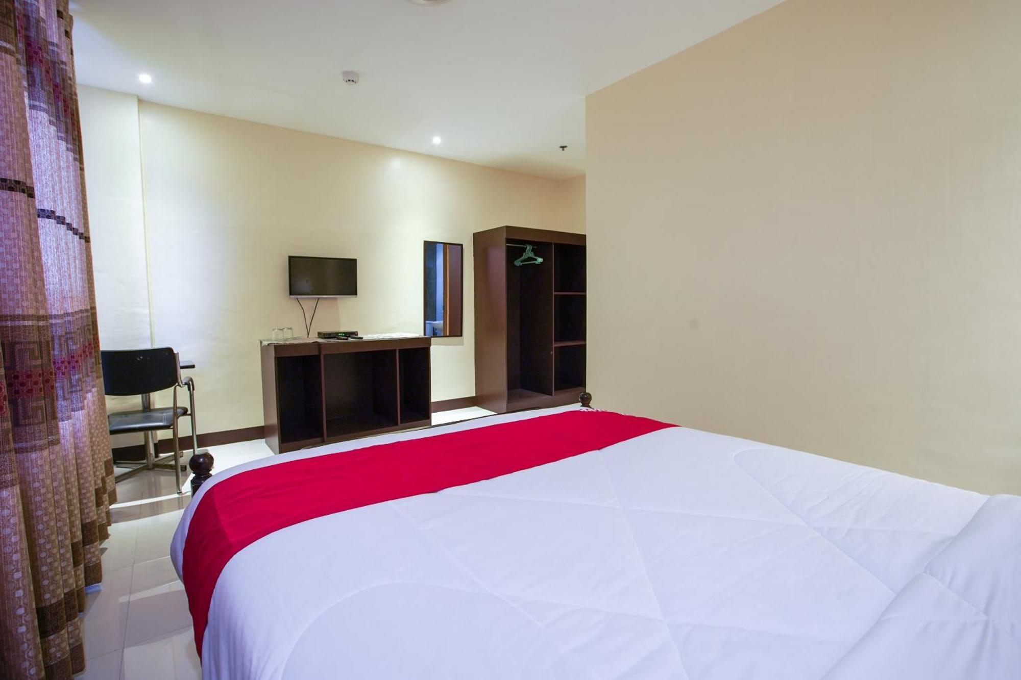 Oyo 236 Hotel Edmundo Pototan Ngoại thất bức ảnh