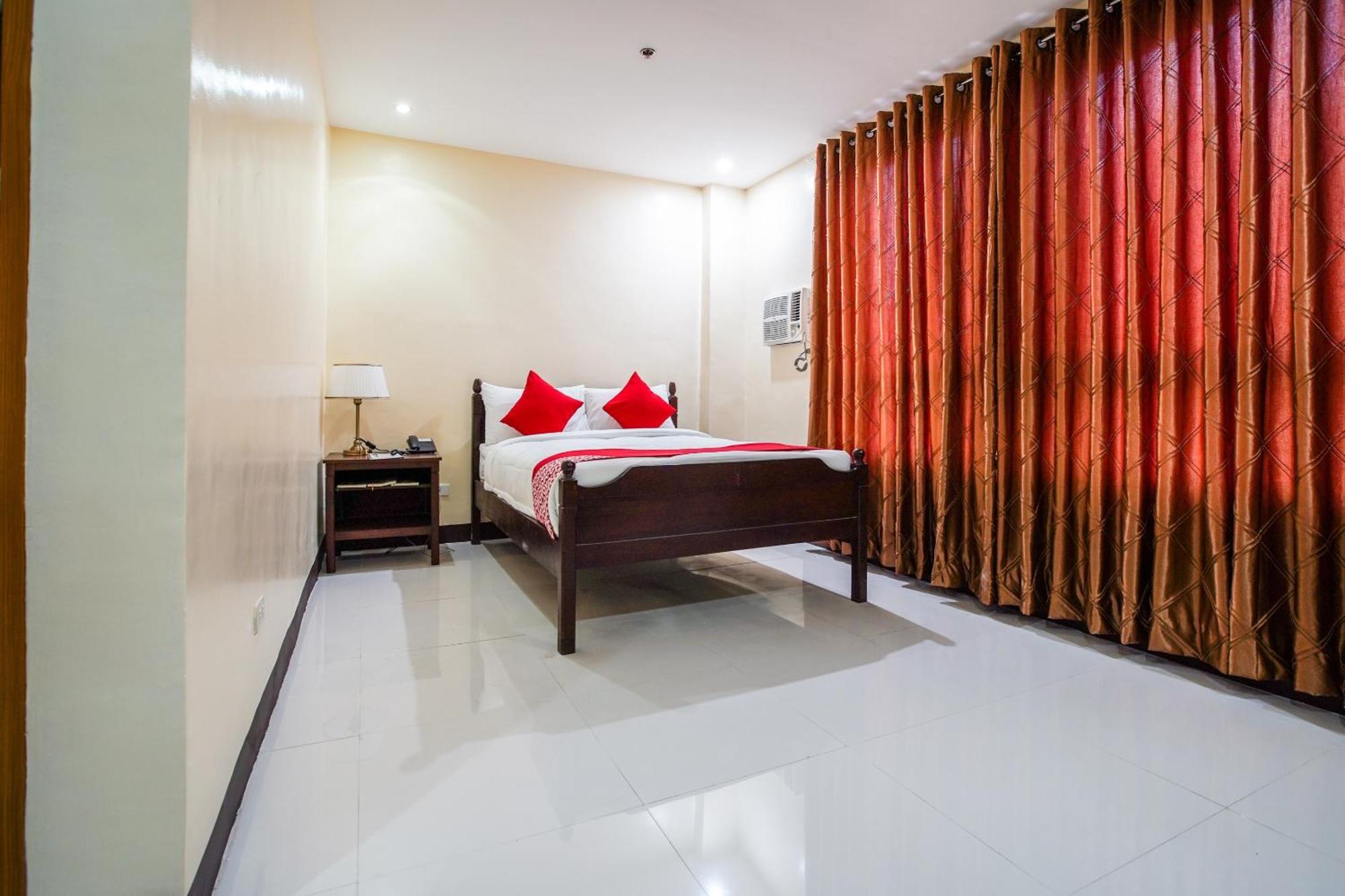 Oyo 236 Hotel Edmundo Pototan Ngoại thất bức ảnh