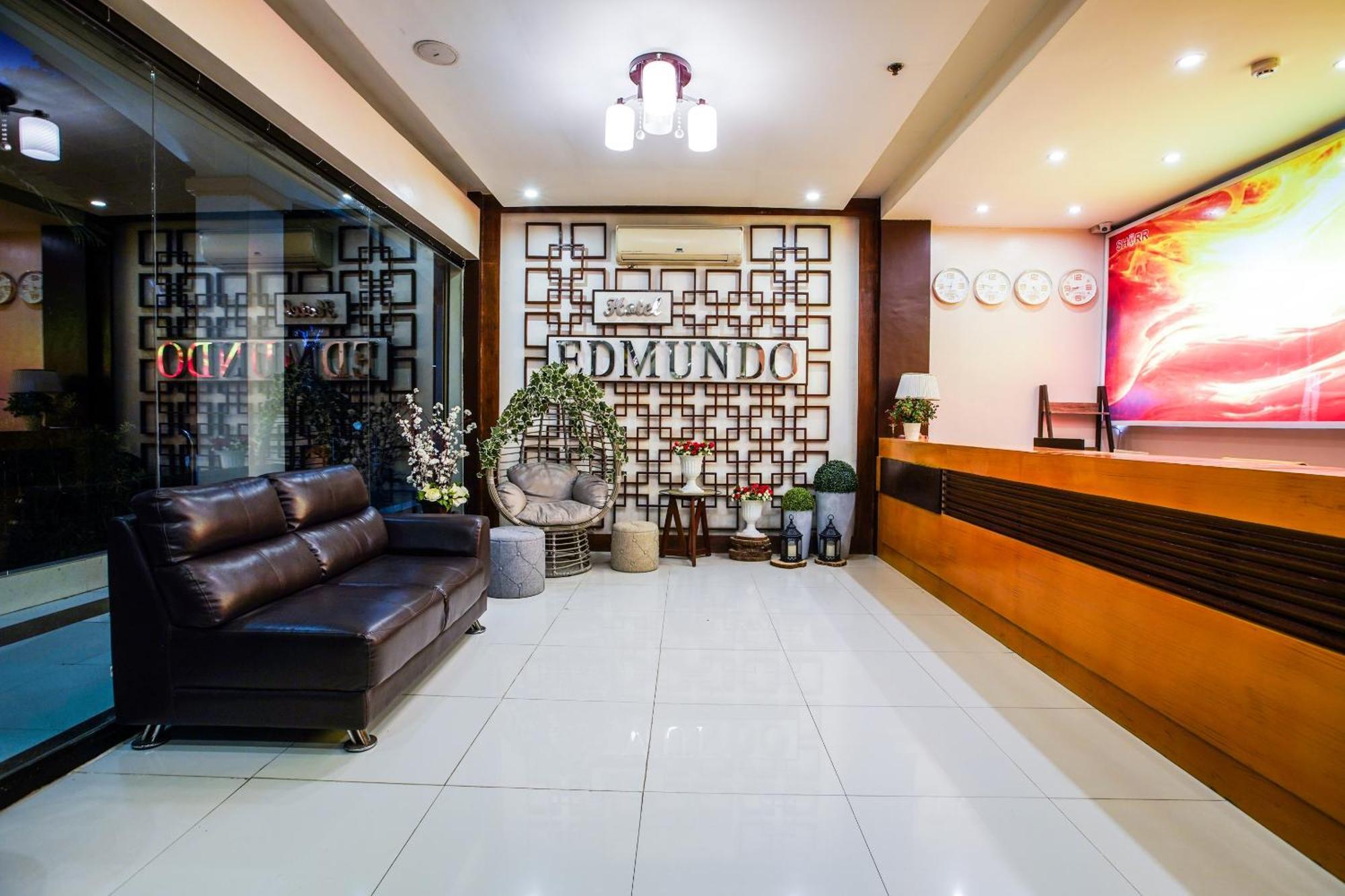 Oyo 236 Hotel Edmundo Pototan Ngoại thất bức ảnh