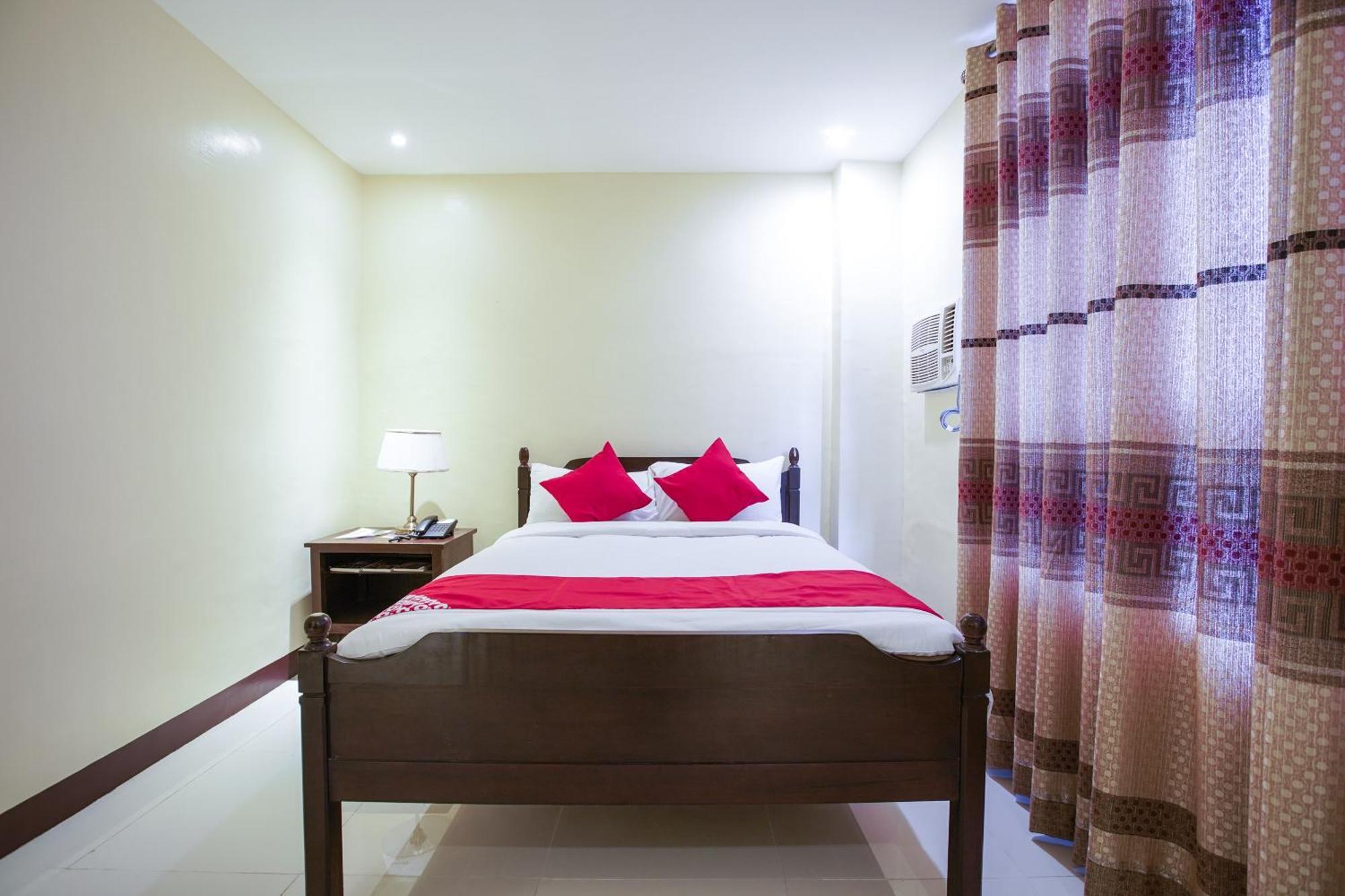 Oyo 236 Hotel Edmundo Pototan Ngoại thất bức ảnh