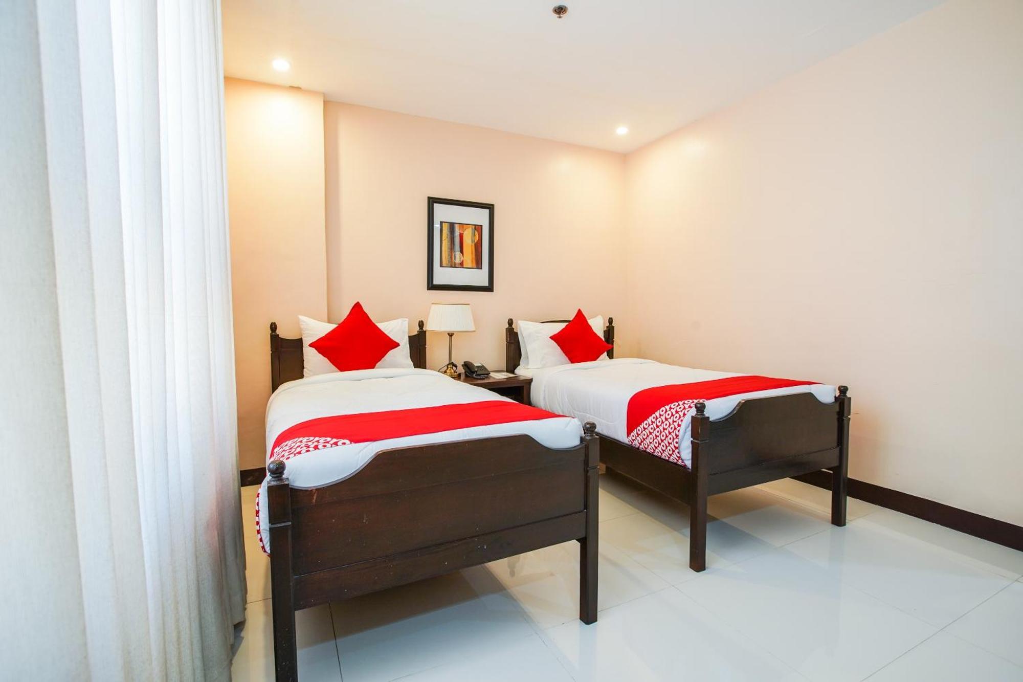 Oyo 236 Hotel Edmundo Pototan Ngoại thất bức ảnh