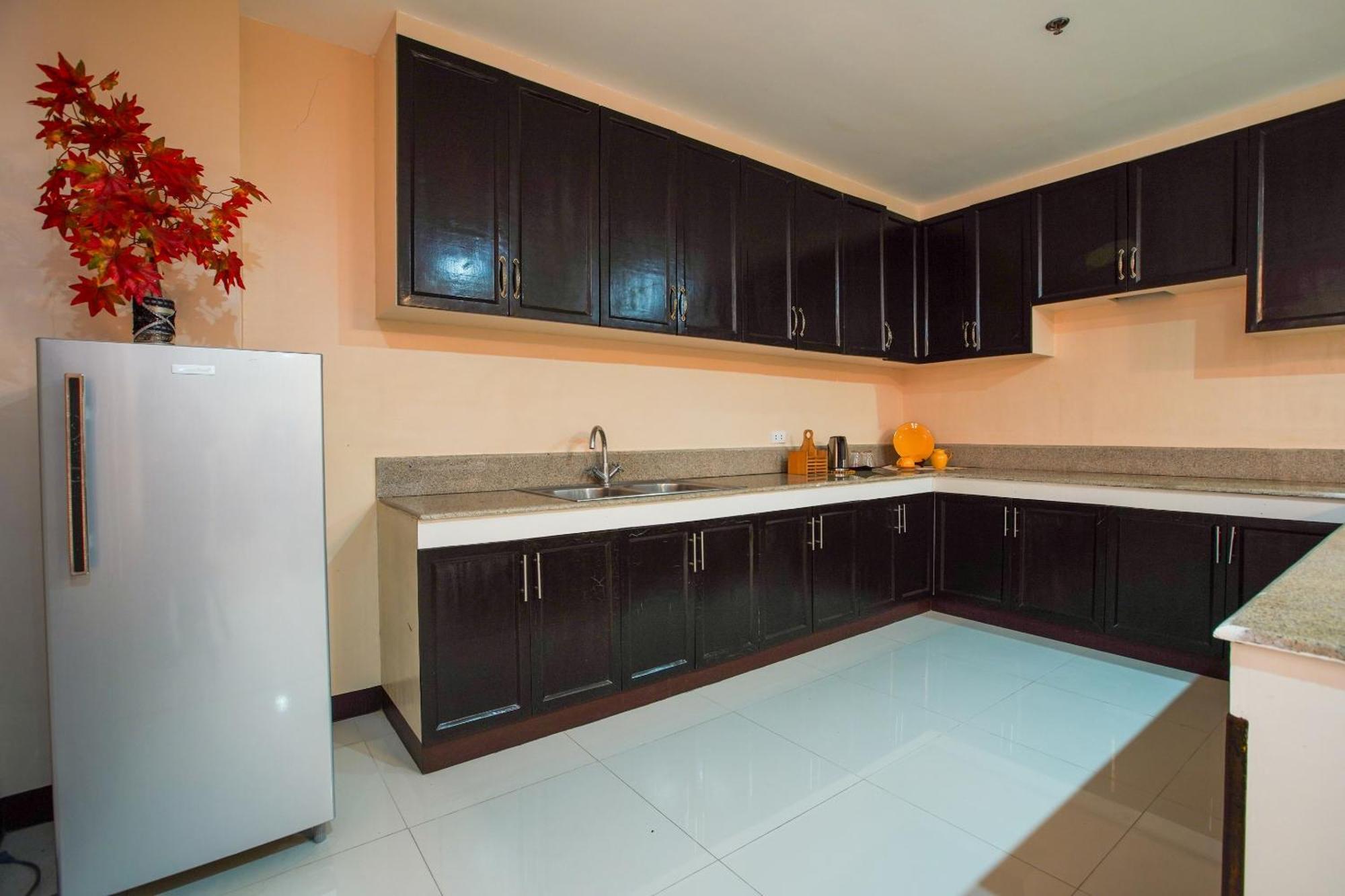 Oyo 236 Hotel Edmundo Pototan Ngoại thất bức ảnh