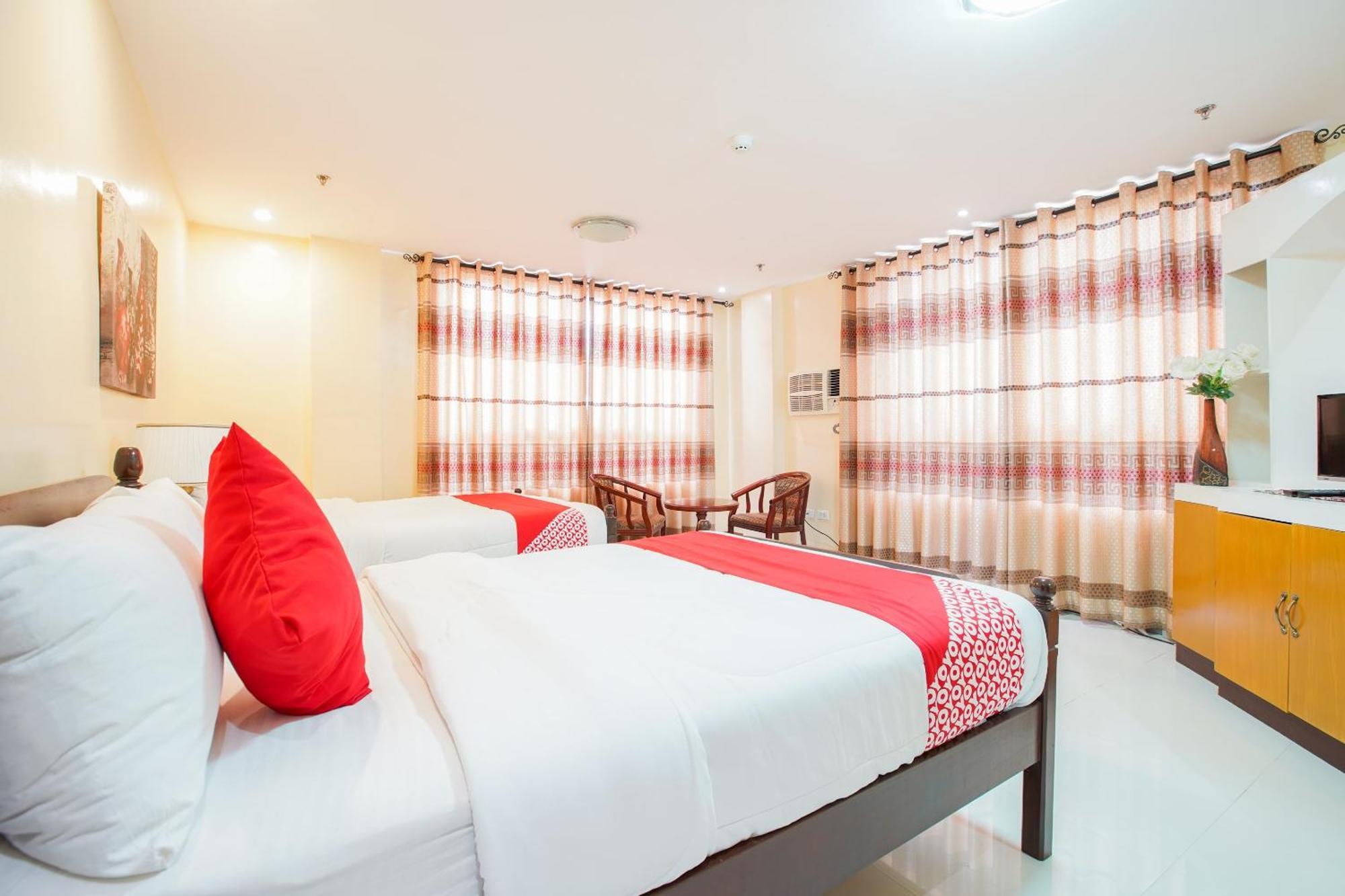 Oyo 236 Hotel Edmundo Pototan Ngoại thất bức ảnh